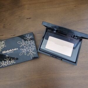 Elizabeth Arden rose quartz highlighter